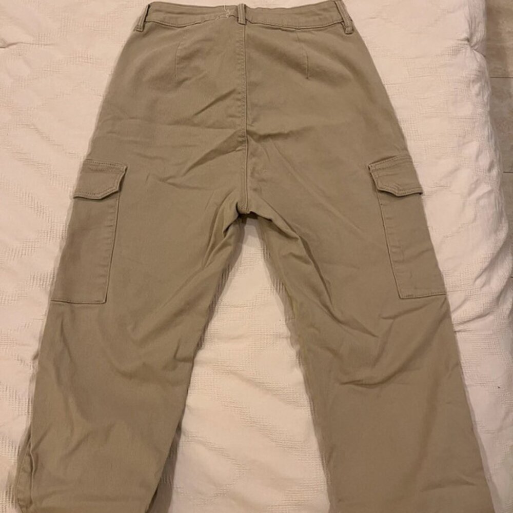 Beige causal pants with pockets